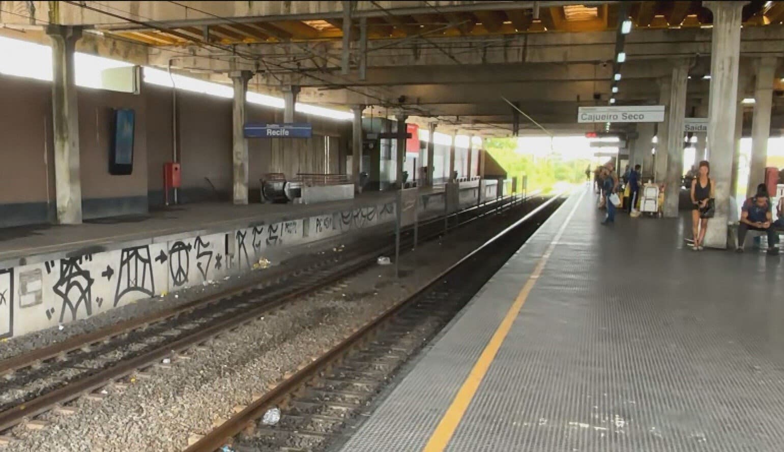 Linha Sul do Metrô do Recife sofre paralisação após falha grave na rede aérea