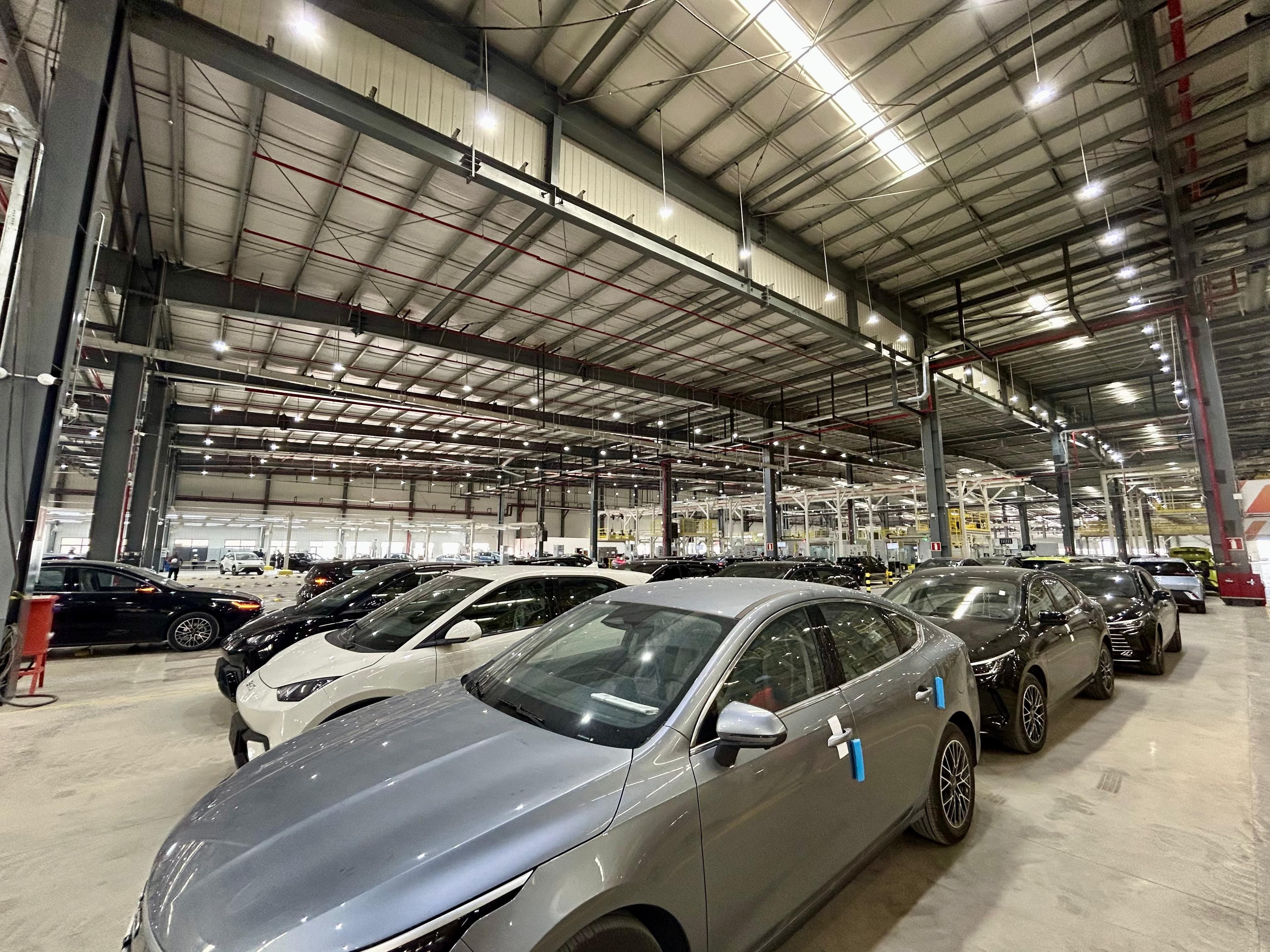 Anfavea critica isenção fiscal para carros elétricos e alerta sobre desigualdade competitiva