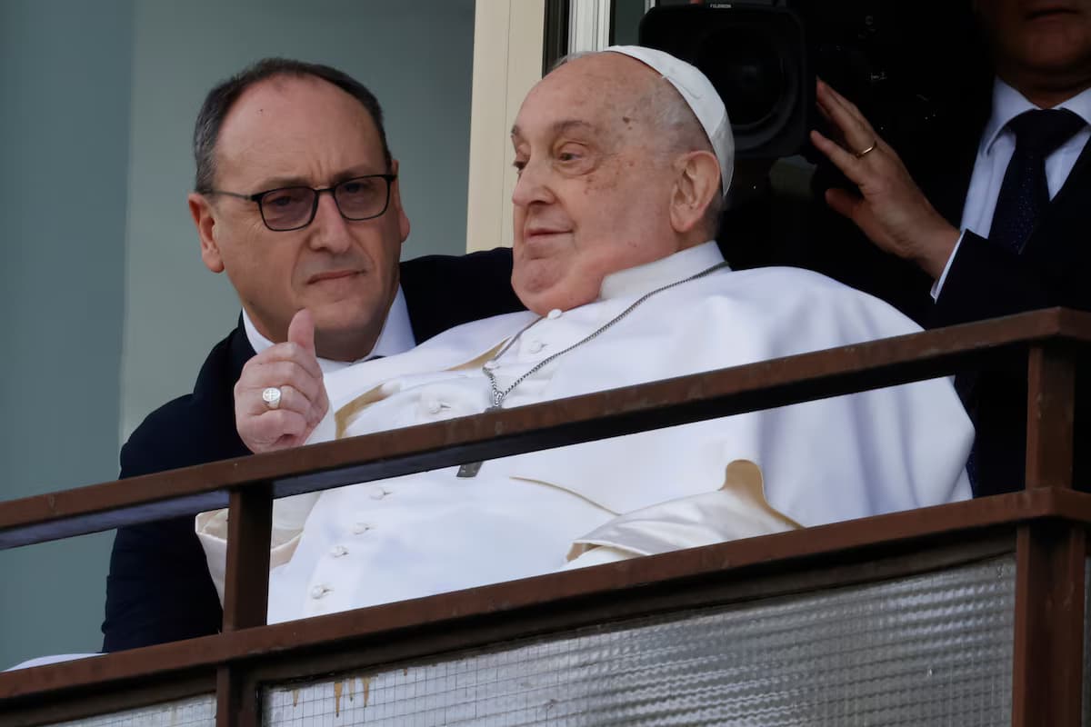 Médicos cogitaram suspender tratamento e deixar papa Francisco morrer