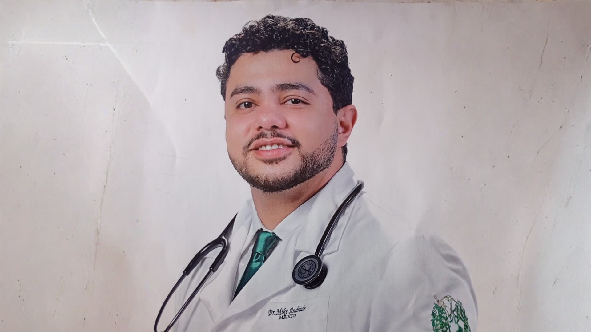 Médico de MG salva jovem após ataque de tubarão na Praia de Boa Viagem