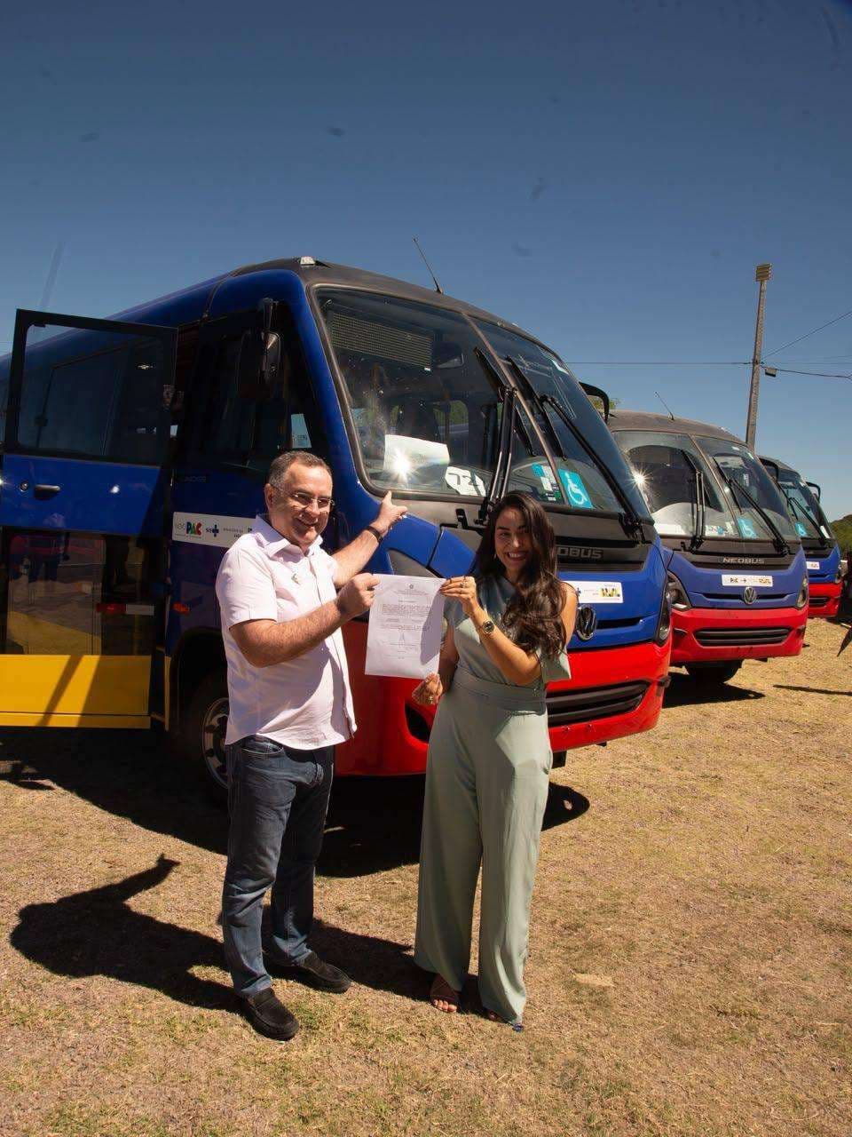 Arcoverde fortalece rede de saúde com novo micro-ônibus adaptado pelo Ministério da Saúde