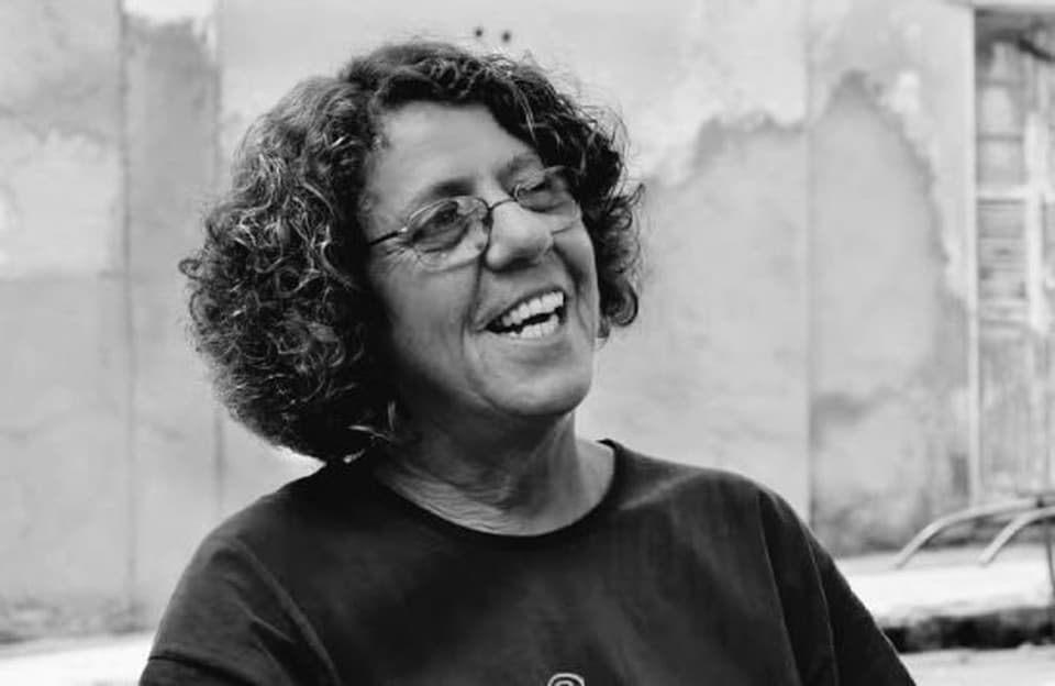 Morre a cantora Cristina Buarque, aos 74 anos