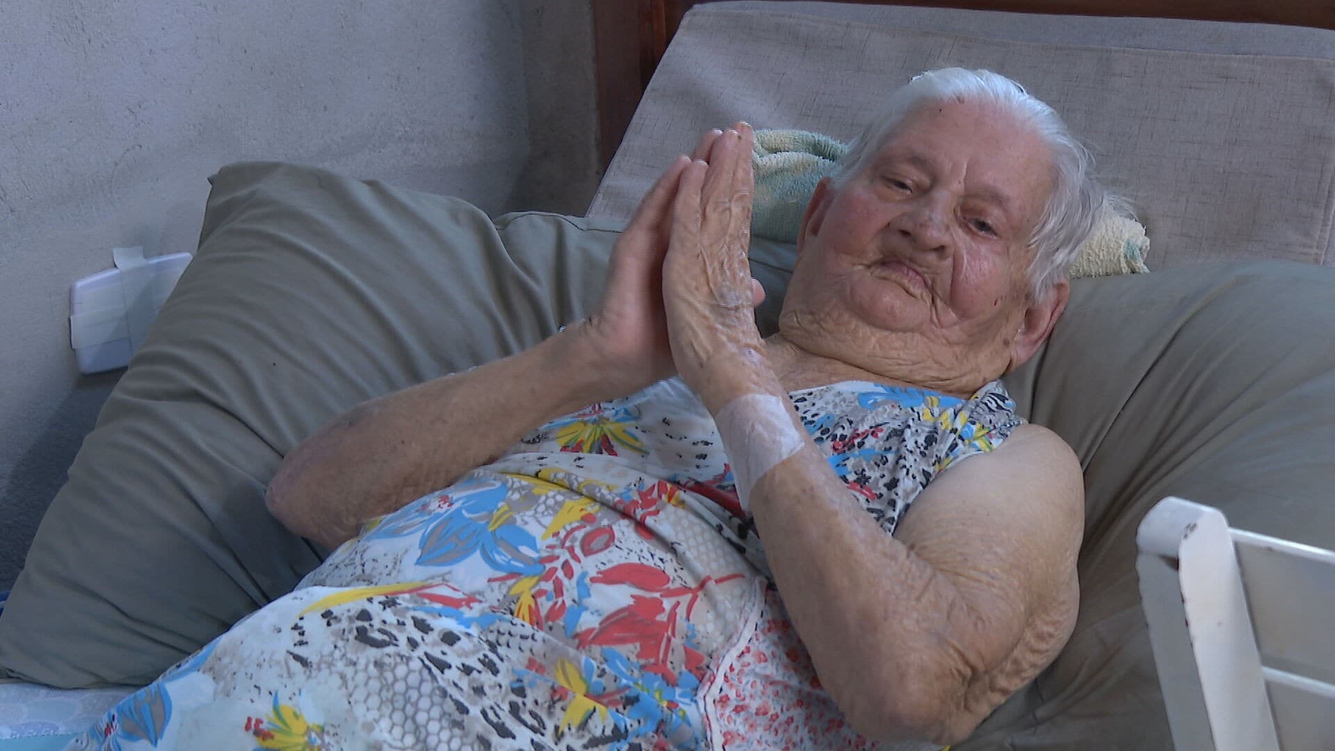 Idosa de 114 anos supera cirurgia de fêmur e surpreende equipe médica em Pernambuco