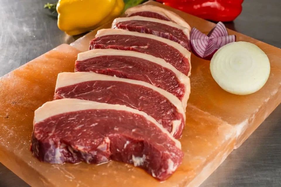 Suco de laranja, carne bovina e etanol tendem a ser mais afetados por tarifaço de Trump, diz CNA