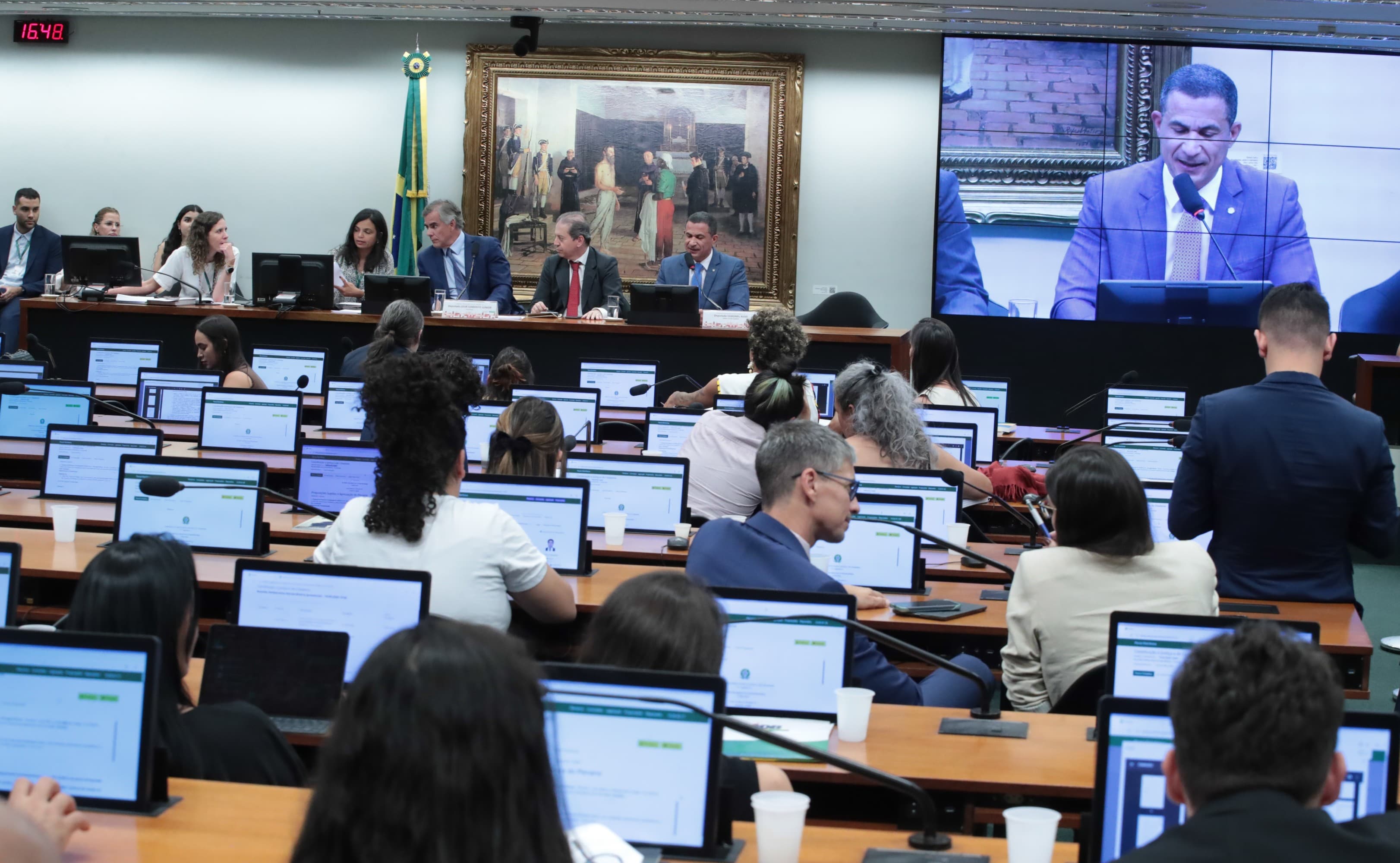 Debate sobre o fim da escala 6x1 avança na Câmara e divide opiniões entre setores produtivos e parlamentares