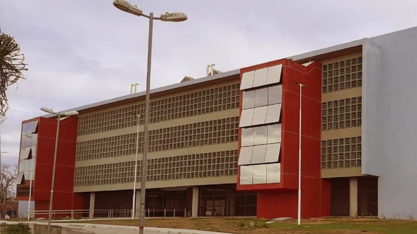 TRF-5 determina suspensão de curso de Medicina da UFPE em Caruaru voltado ao Pronera