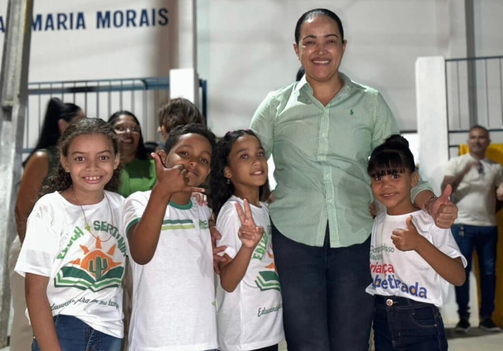 DIA DAS CRIANÇAS: Prefeita de Sertânia Antecipa Festa com Trenzinho da Alegria