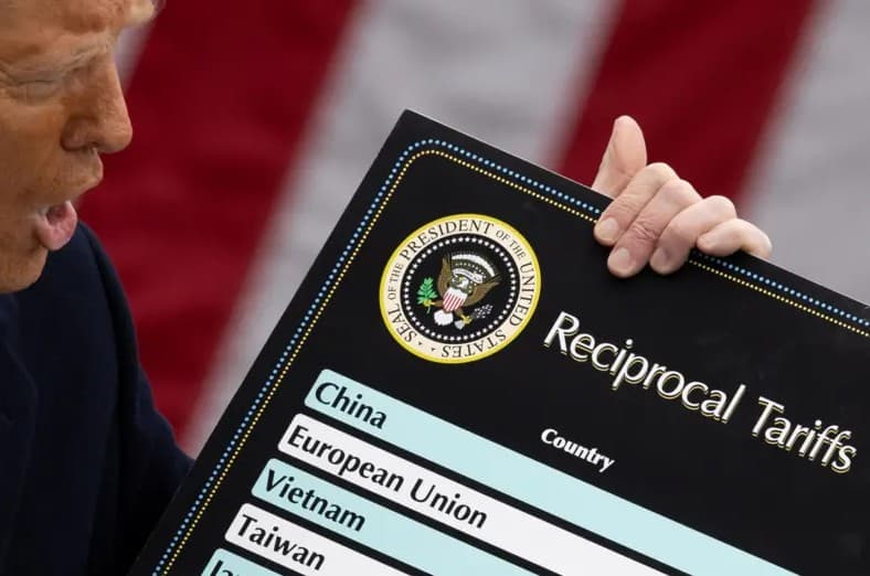 Justiça dos EUA prorroga validade de tarifas globais impostas por Donald Trump