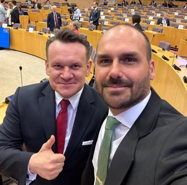 Eduardo Bolsonaro articula na Europa ofensiva contra Alexandre de Moraes com apoio de rede de extrema-direita
