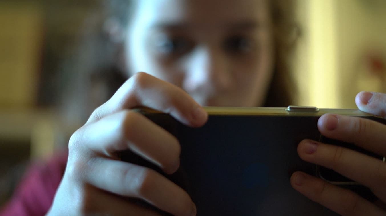 Governo Federal regulamenta ECA Digital com foco em segurança infantil e restrições a redes sociais