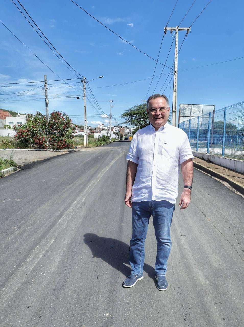 Zeca Cavalcanti vistoria conclusão de obras na Avenida Cícero Monteiro de Melo e anuncia expansão