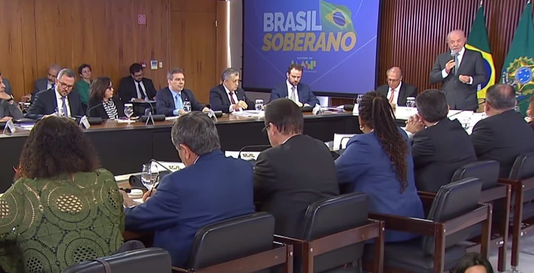Lula critica política comercial dos EUA e defende soberania nacional em reunião ministerial