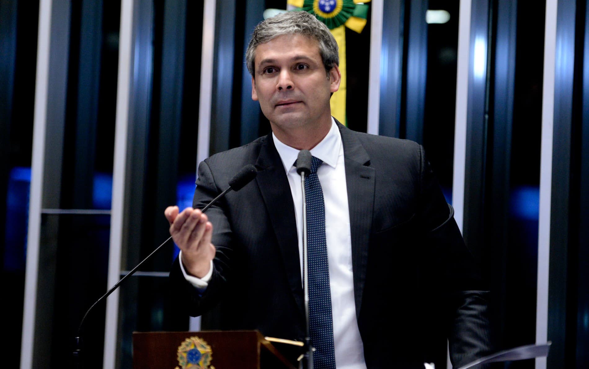 Lindbergh Farias cobra transparência sobre atuação de Roberto Campos Neto no caso Banco Master