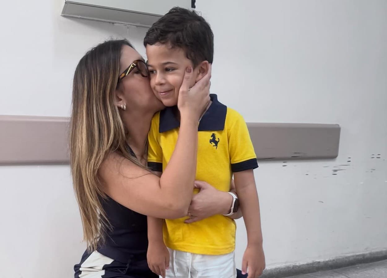 Criança que sobreviveu a queda de prédio em Caruaru retorna à UPA para agradecer equipe médica
