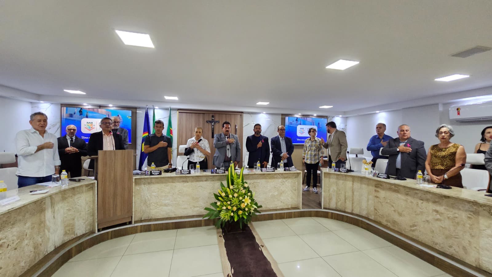 RECONHECIMENTO MUNICIPAL: Câmara de Vereadores de Arcoverde Entrega Títulos de Cidadão Arcoverdense em Sessão Solene