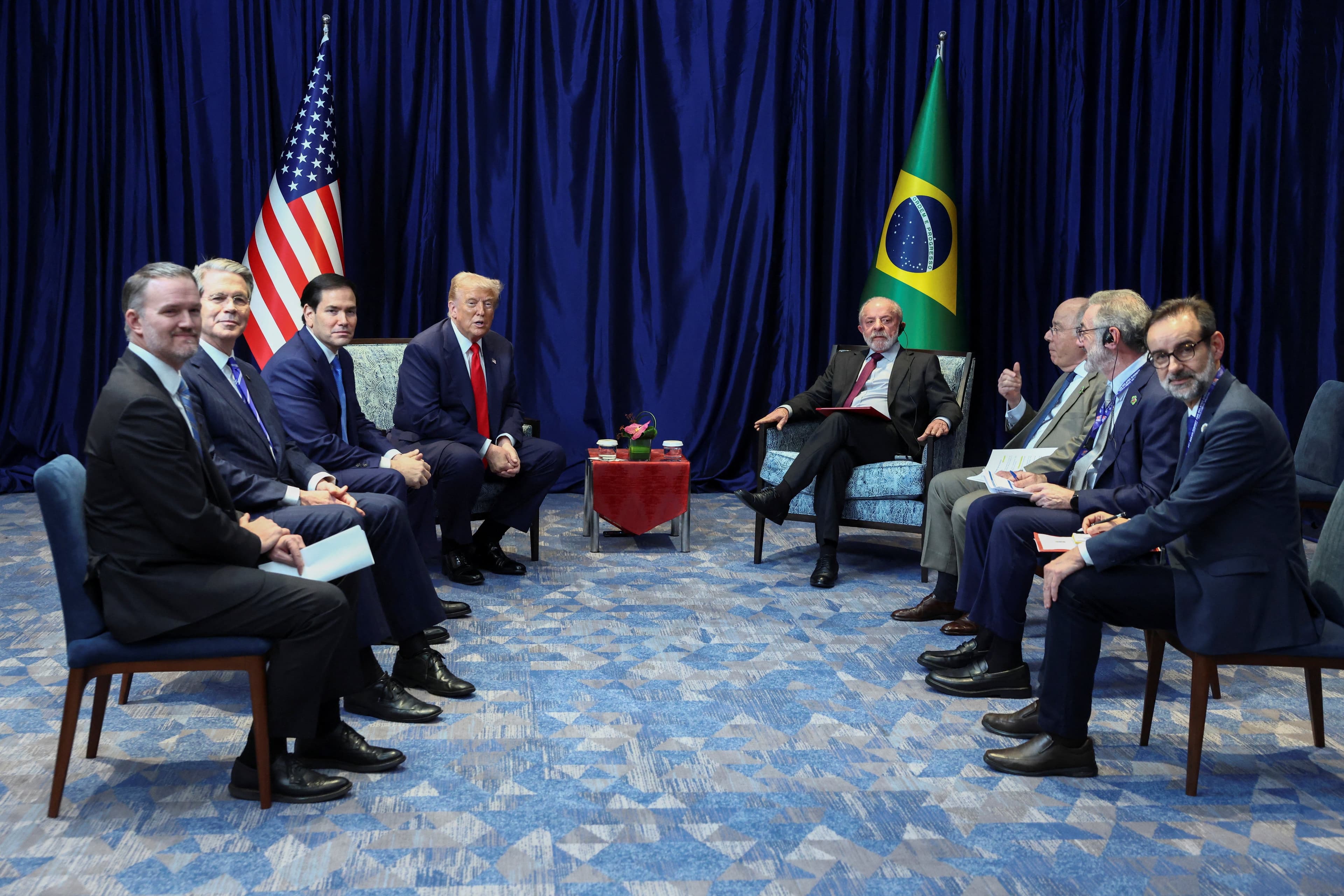 Brasil e EUA buscam prorrogação de prazo para evitar sobretaxas comerciais