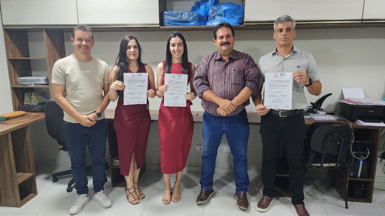 Luciano Pacheco dá posse a novos servidores efetivos e reforça compromisso com o fortalecimento do Legislativo de Arcoverde