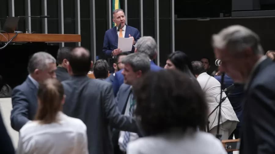 Câmara aprova corte de benefícios fiscais e aumento de impostos sobre bets, fintechs e JCP