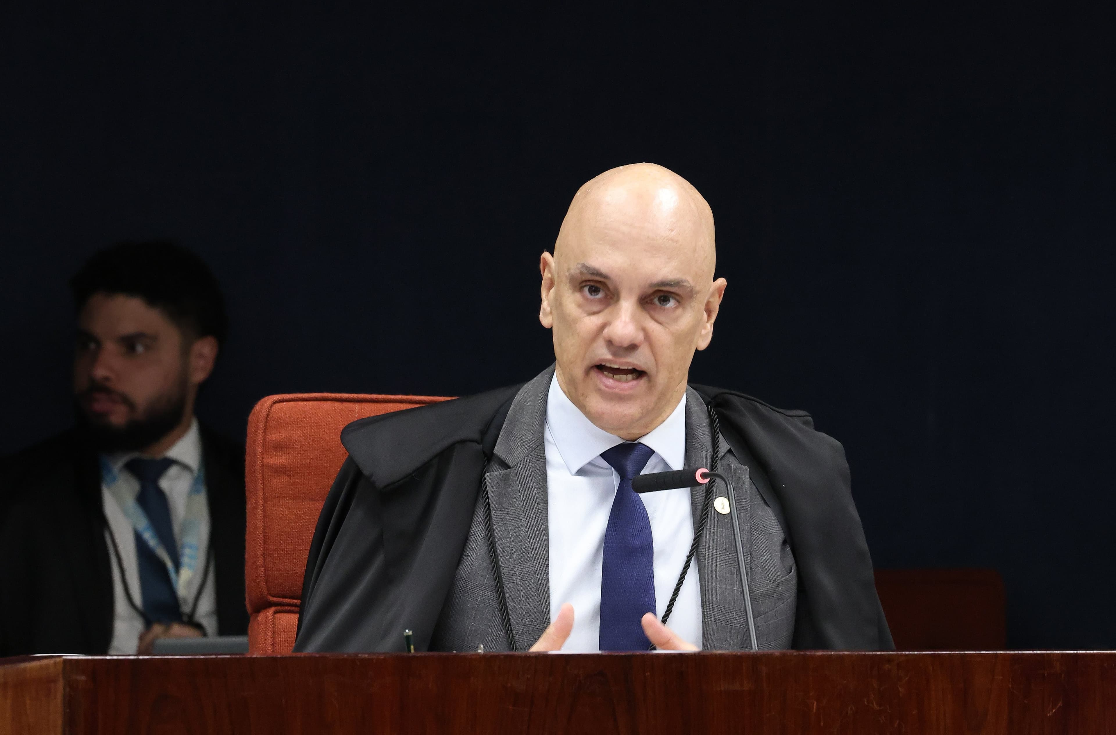 STF dá prazo de 48 horas para tribunais explicarem pagamento de 'penduricalhos' acima do teto