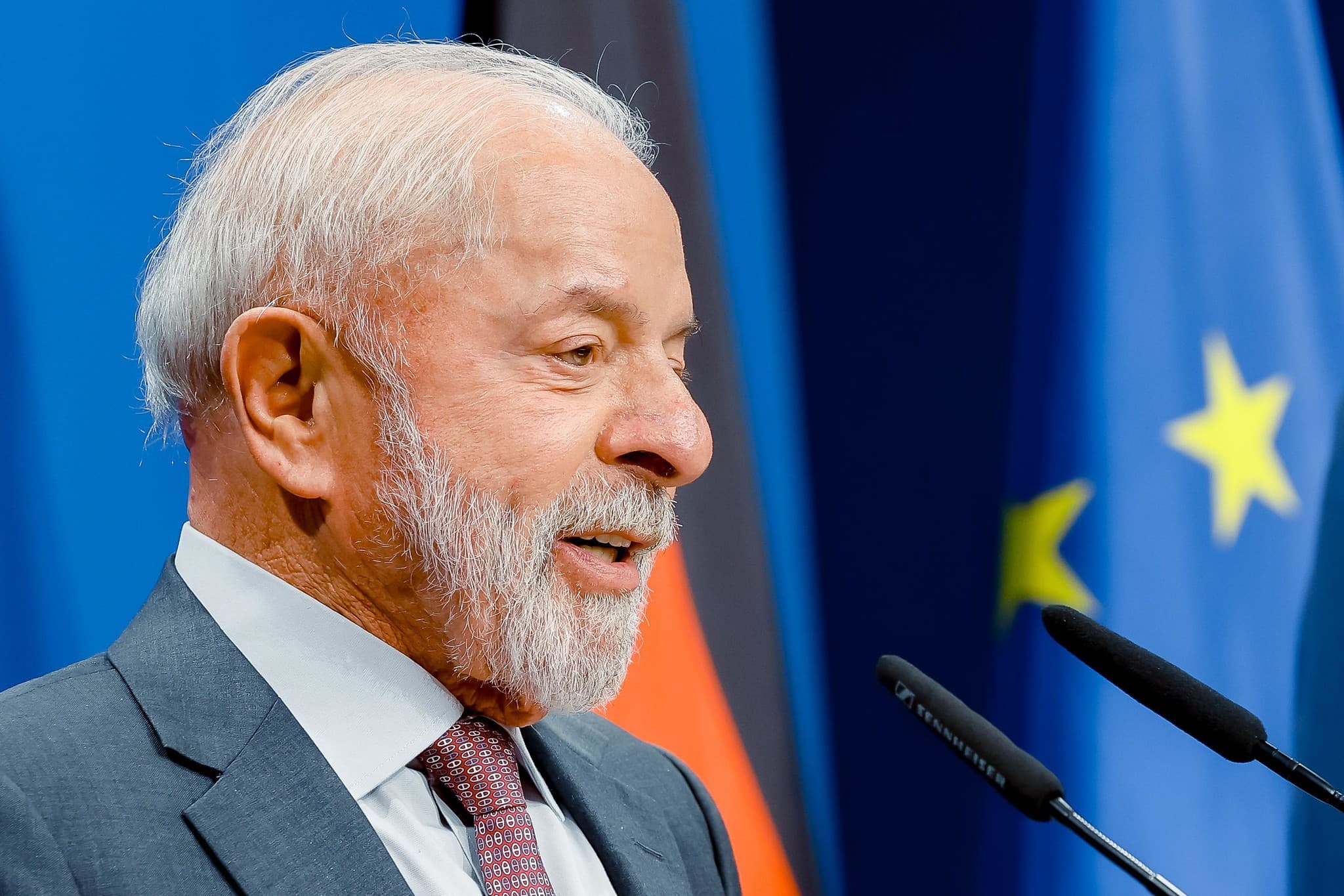 É FAKE: Post circula nas redes sociais com declaração falsa atribuída ao presidente Lula sobre Donald Trump