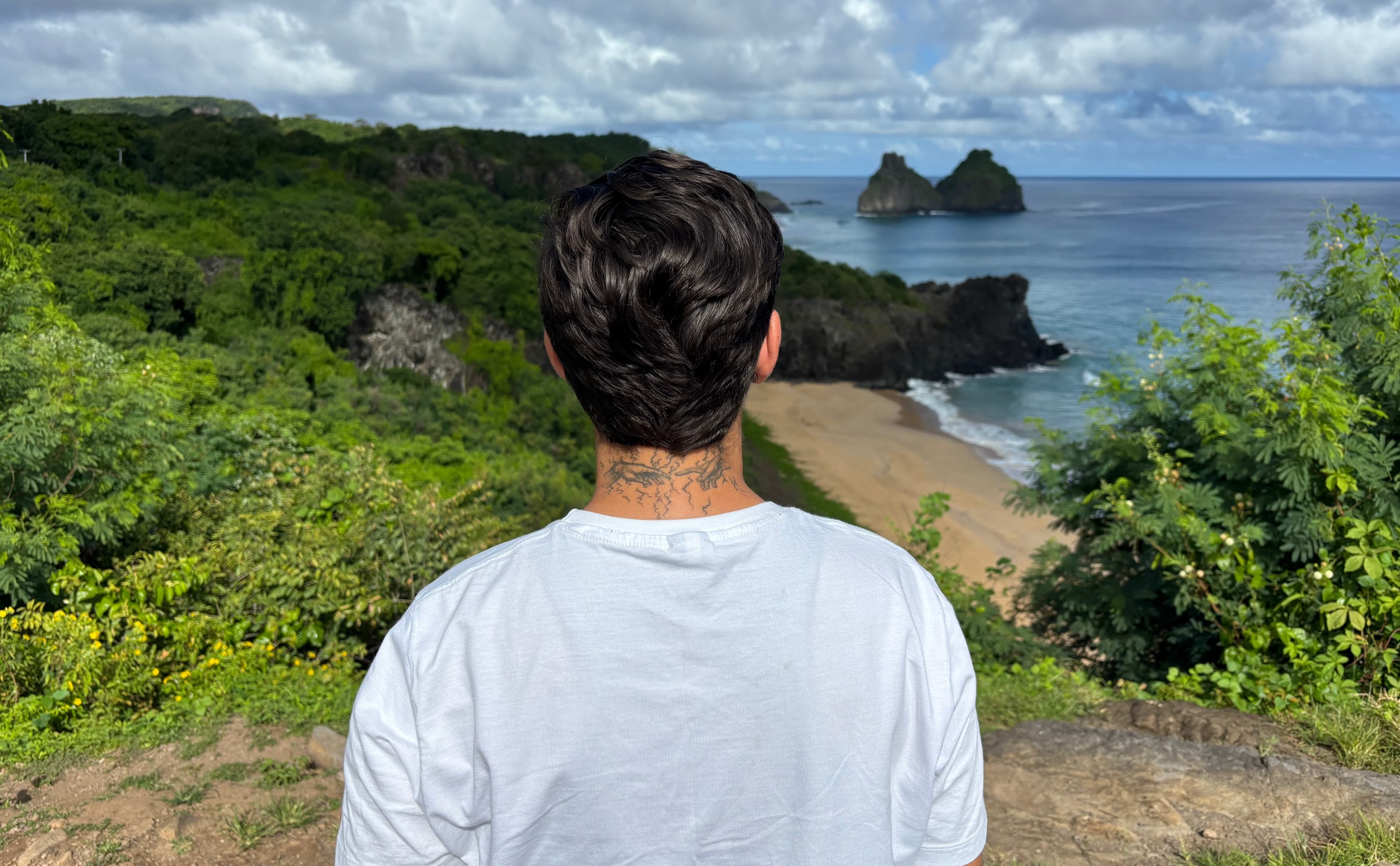 Saúde mental em alerta: isolamento e sobrecarga de trabalho impactam rotina em Fernando de Noronha