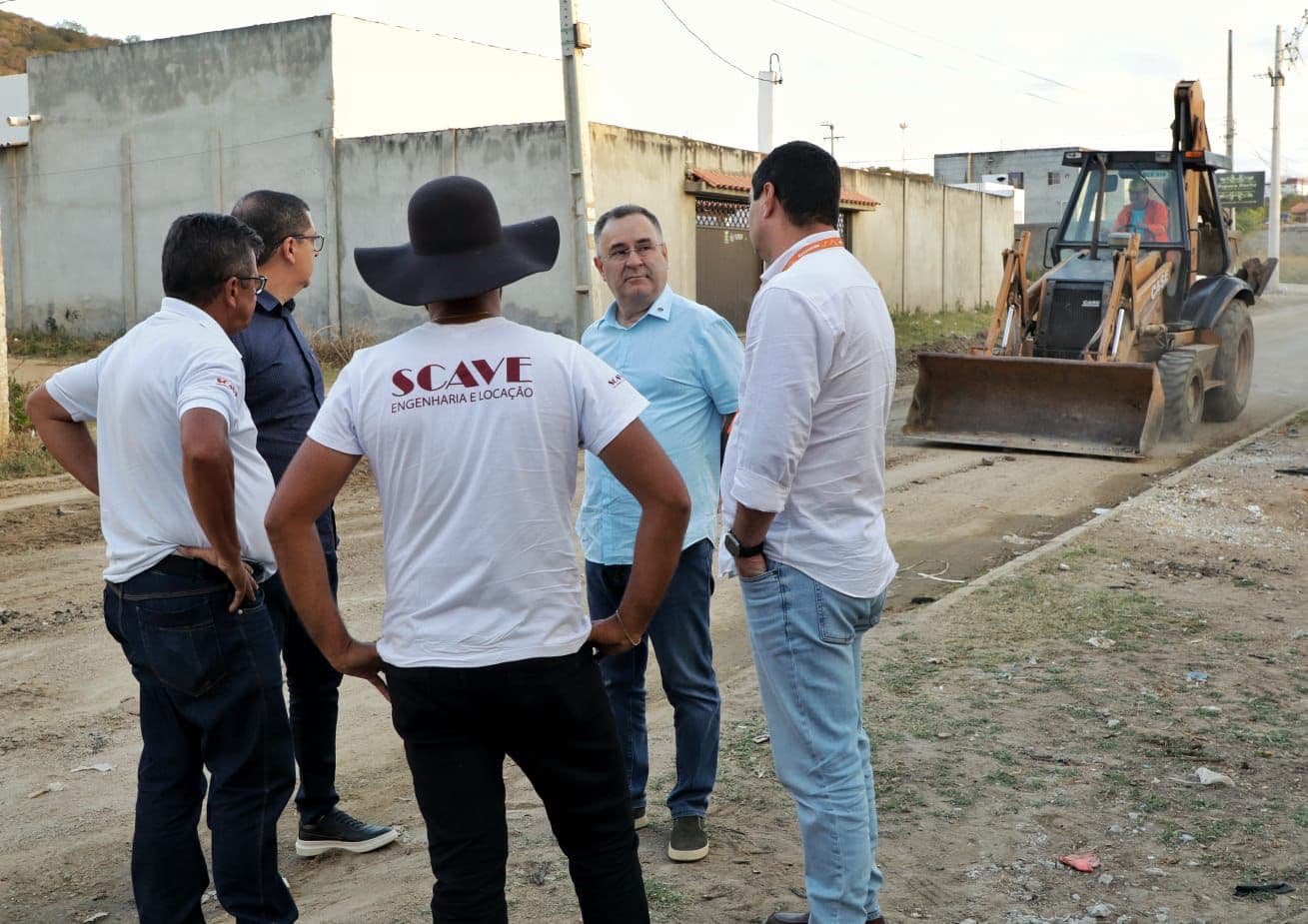 ARCOVERDE EM OBRAS: Prefeito Zeca Cavalcanti Vistoria Frentes de Trabalho na Zona Urbana e Rural