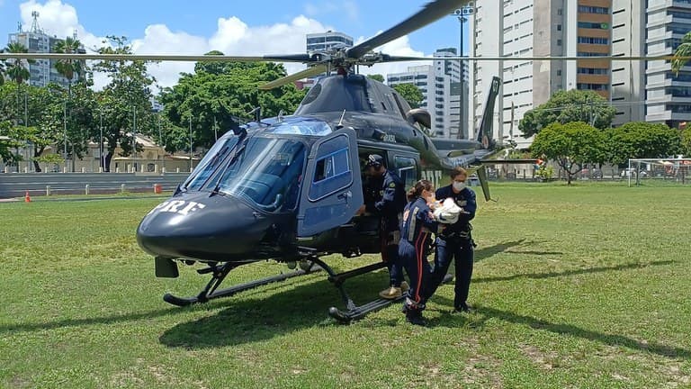 Bebê de 9 meses é transferida de helicóptero após convulsões em Surubim