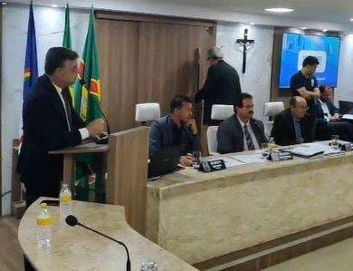 Caos e desordem marcam sessão na Câmara de Arcoverde sob questionamentos à presidência