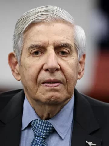 PF diz não ter um dos passaportes de Augusto Heleno; defesa afirma que documento já foi apreendido