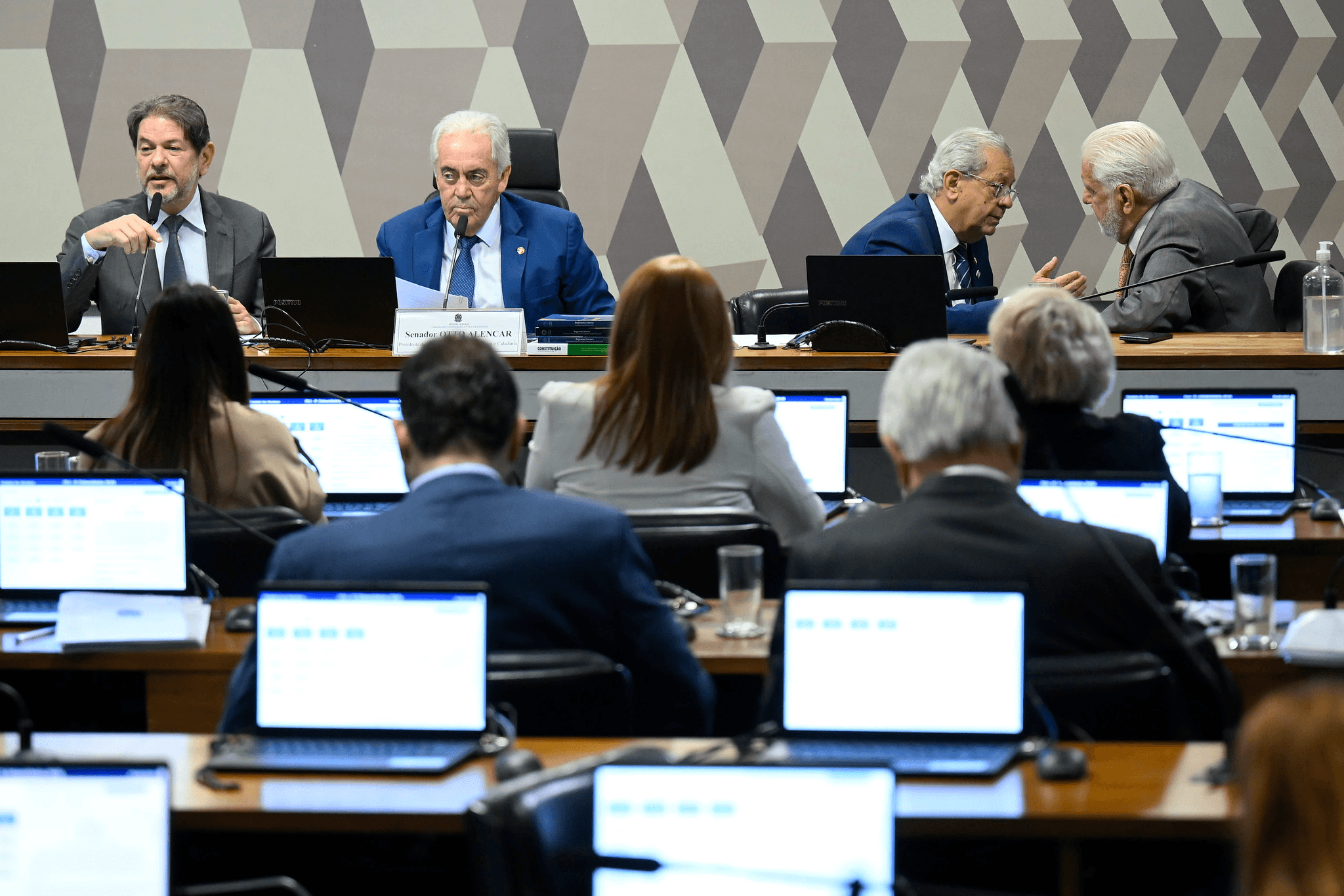 CCJ do Senado aprova PEC que extingue aposentadoria compulsória como punição para magistrados e membros do MP