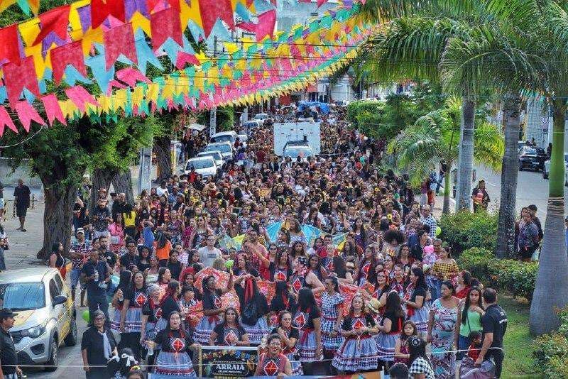 Educação de Arcoverde dá início aos festejos juninos com cortejo cultural temático