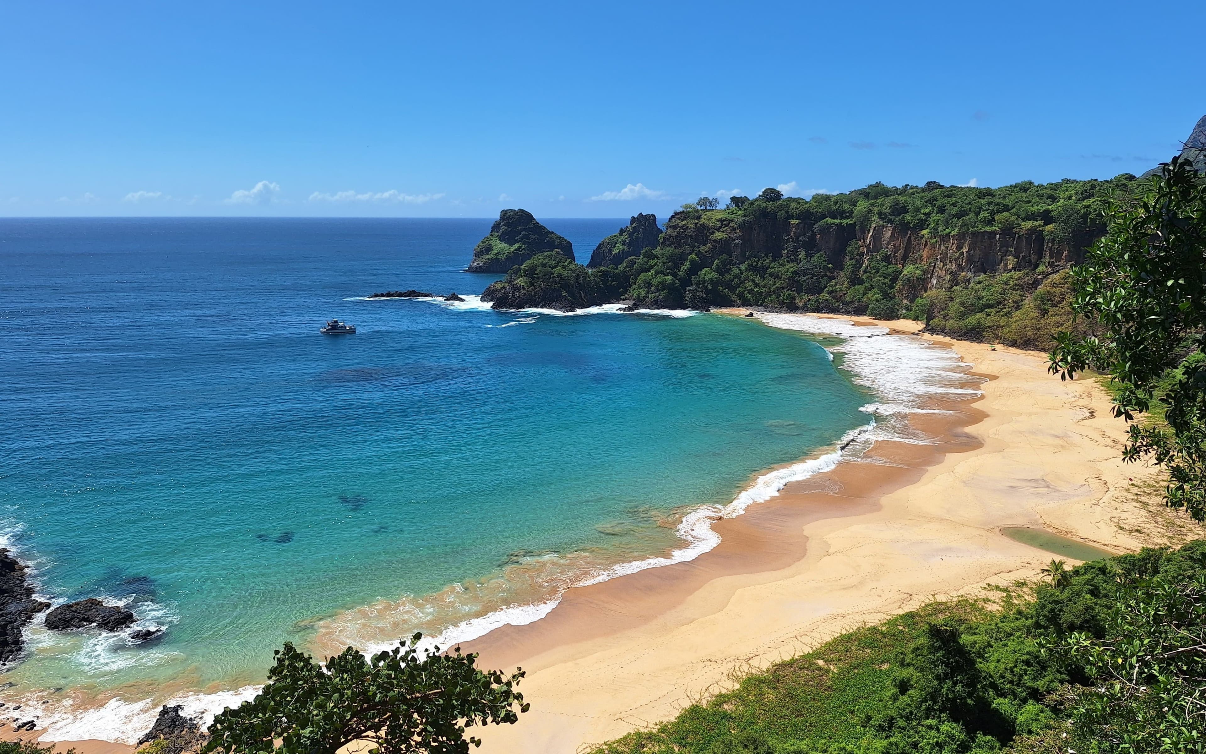 Praias do Parque Nacional Marinho de Fernando de Noronha ficam temporariamente sem guarda-vidas