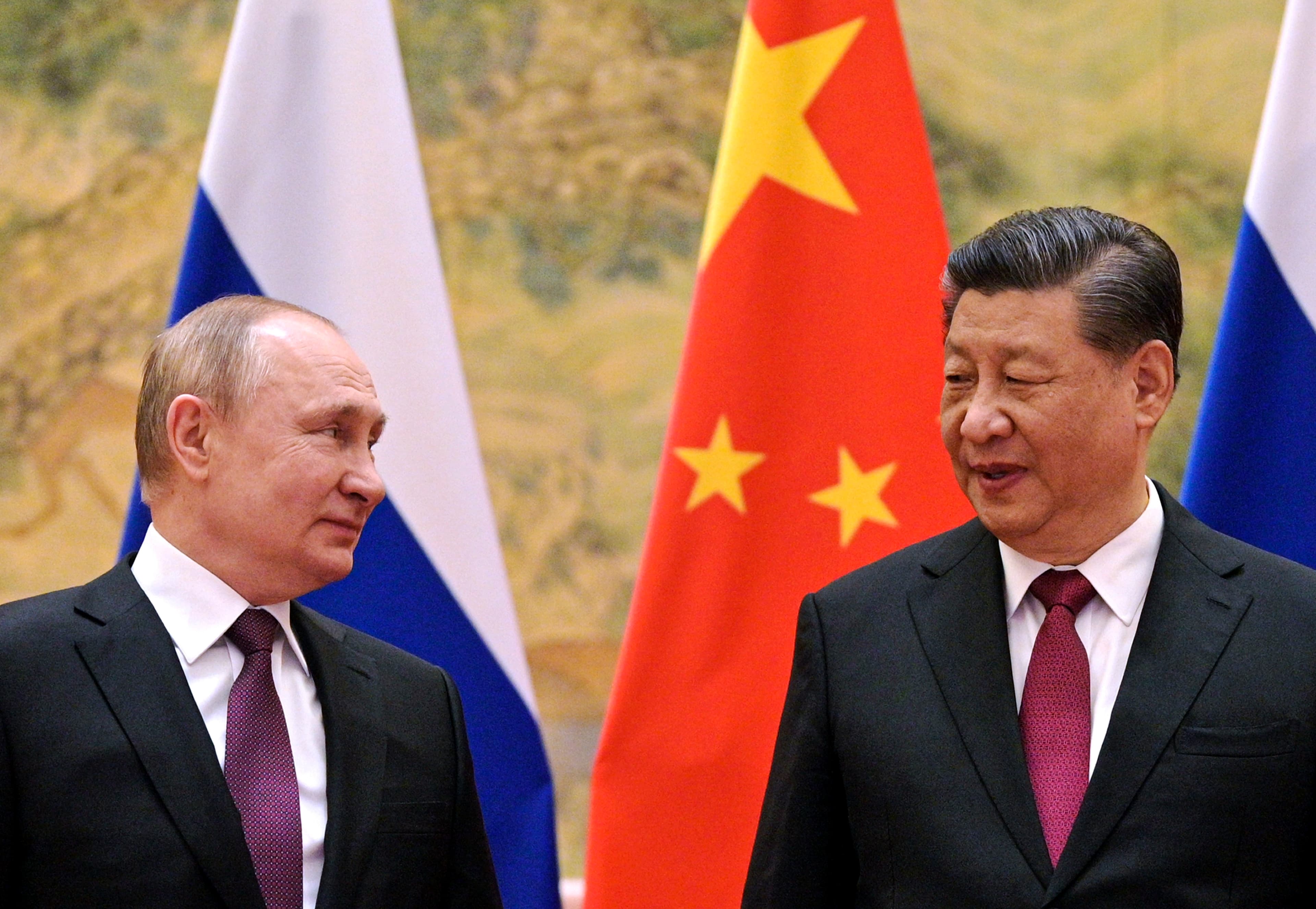 Parceria entre Rússia e China se aprofunda, mas revela dependência econômica e tecnológica de Moscou