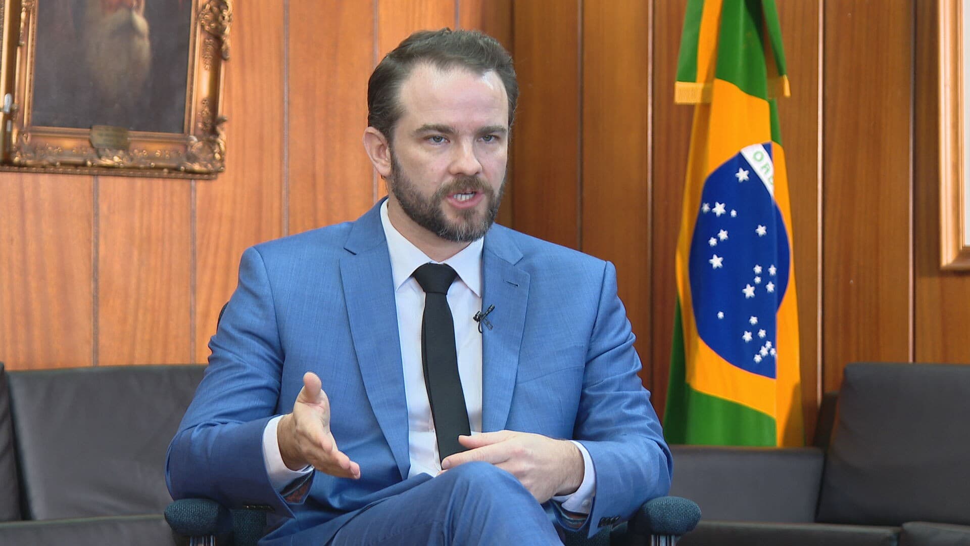 Ministro da Fazenda defende reforma na tributação sobre renda e revisão de gastos públicos