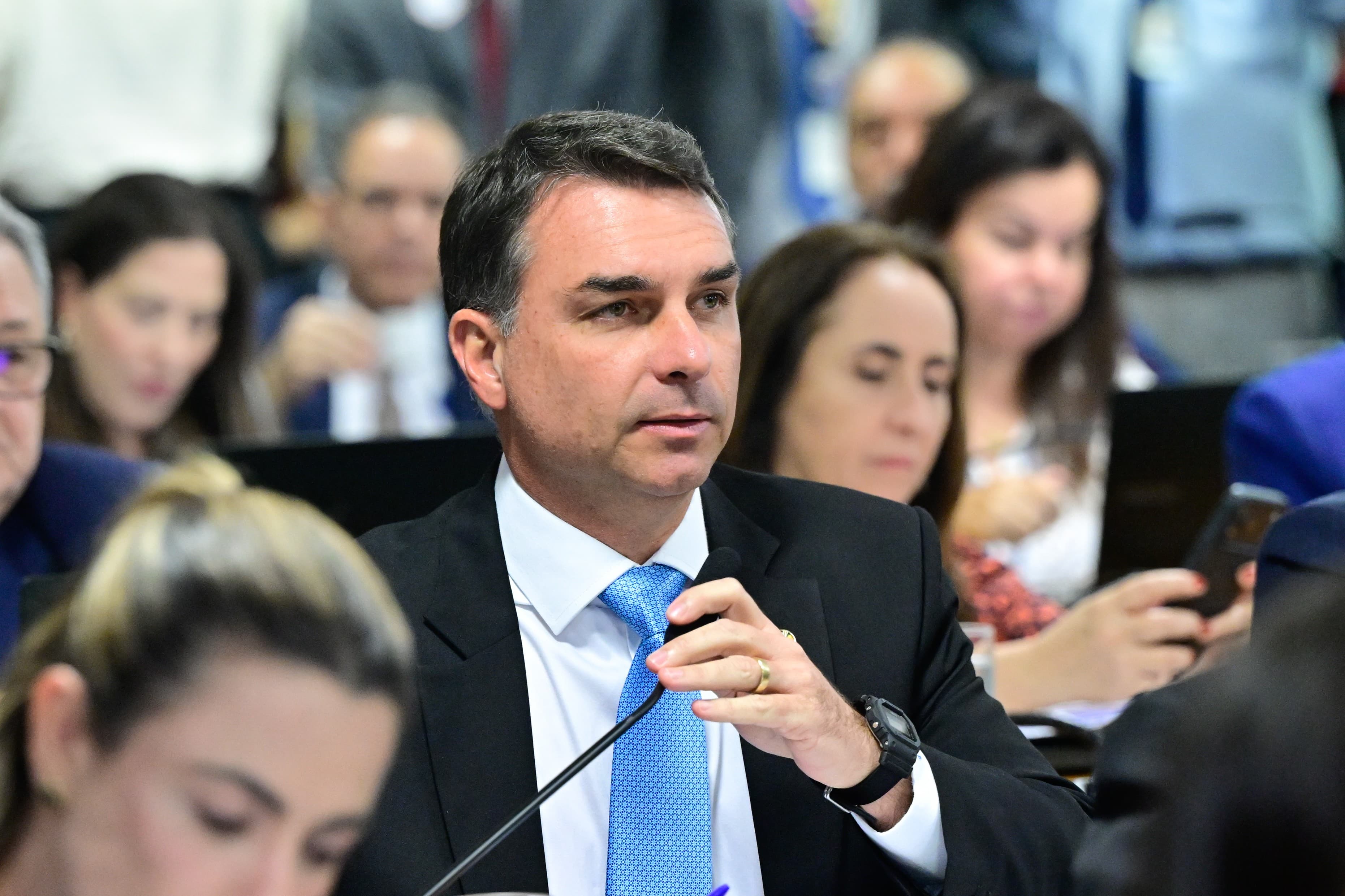Movimentações no PP e União Brasil: partidos avaliam apoio nacional a Flávio Bolsonaro