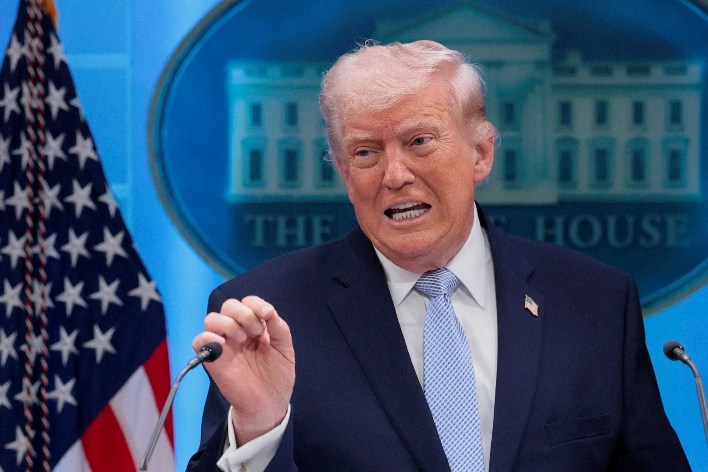 Donald Trump estabelece novas sanções comerciais e reafirma cessar-fogo com o Irã