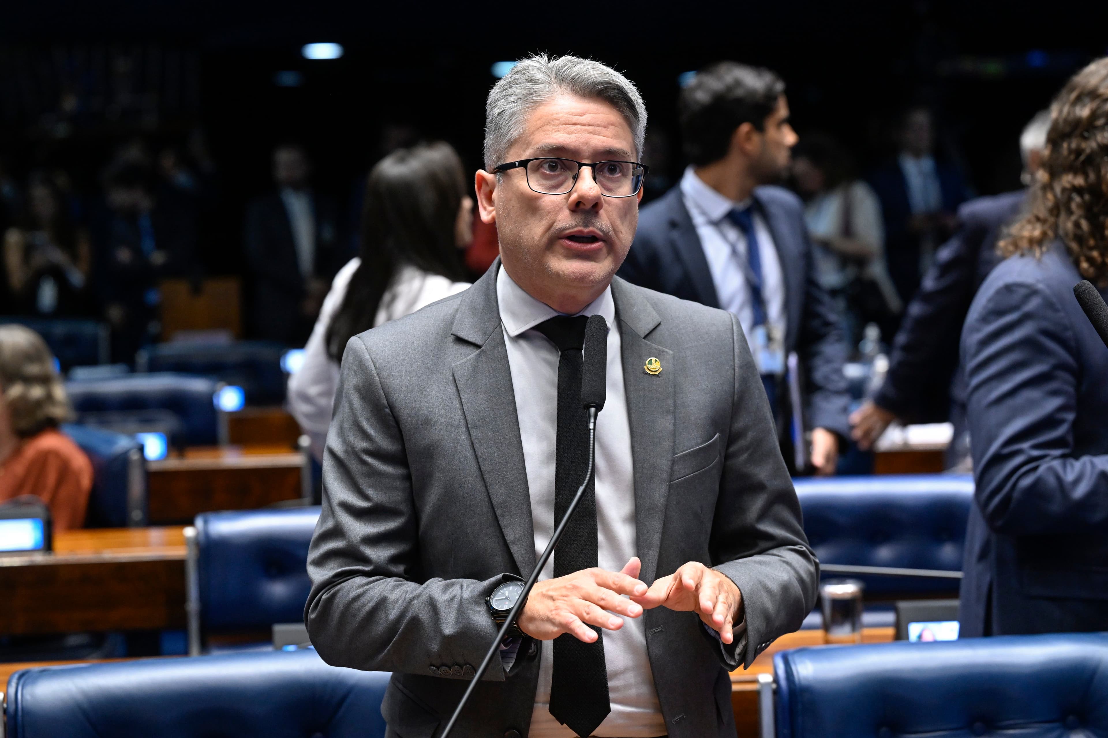 Senador Alessandro Vieira rebate representação de Gilmar Mendes na PGR e pede arquivamento