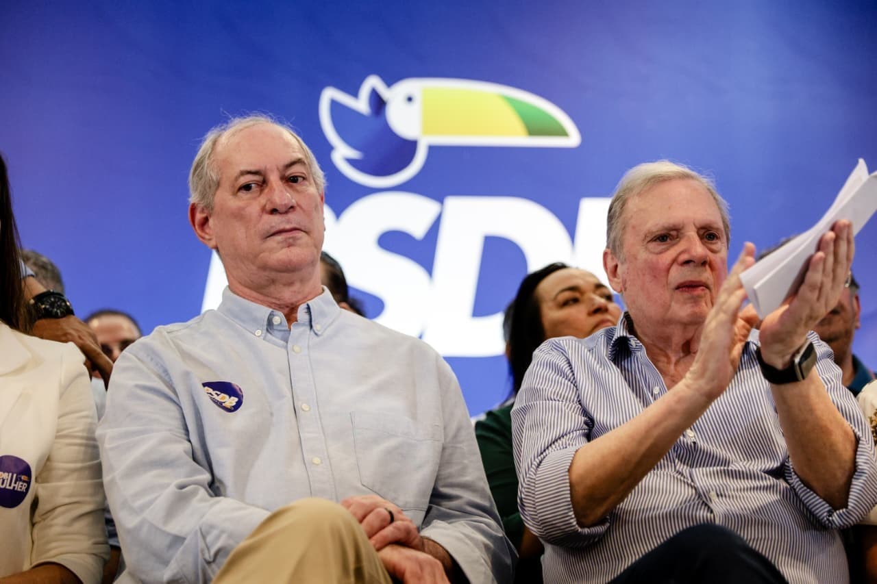 Ciro Gomes formaliza apoio à possível pré-candidatura de Aécio Neves pelo PSDB