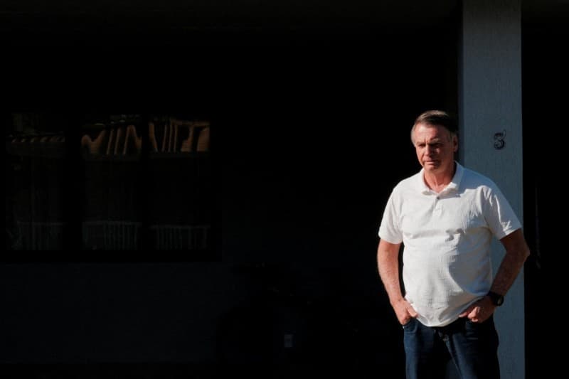 Superior Tribunal Militar nega pedido da defesa de Bolsonaro e mantém relator em processo sobre patente