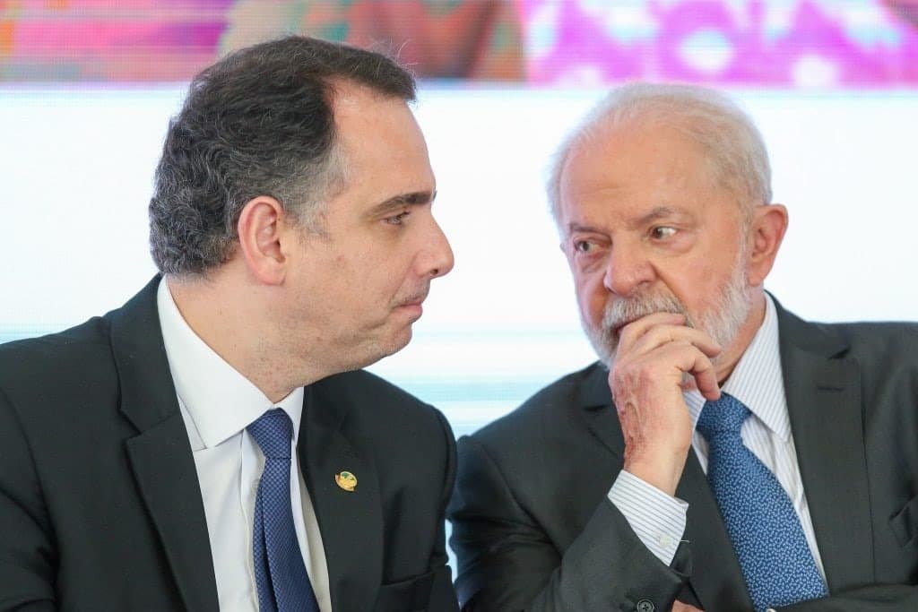 Pacheco sinaliza saída da política em 2026 após jantar com Lula