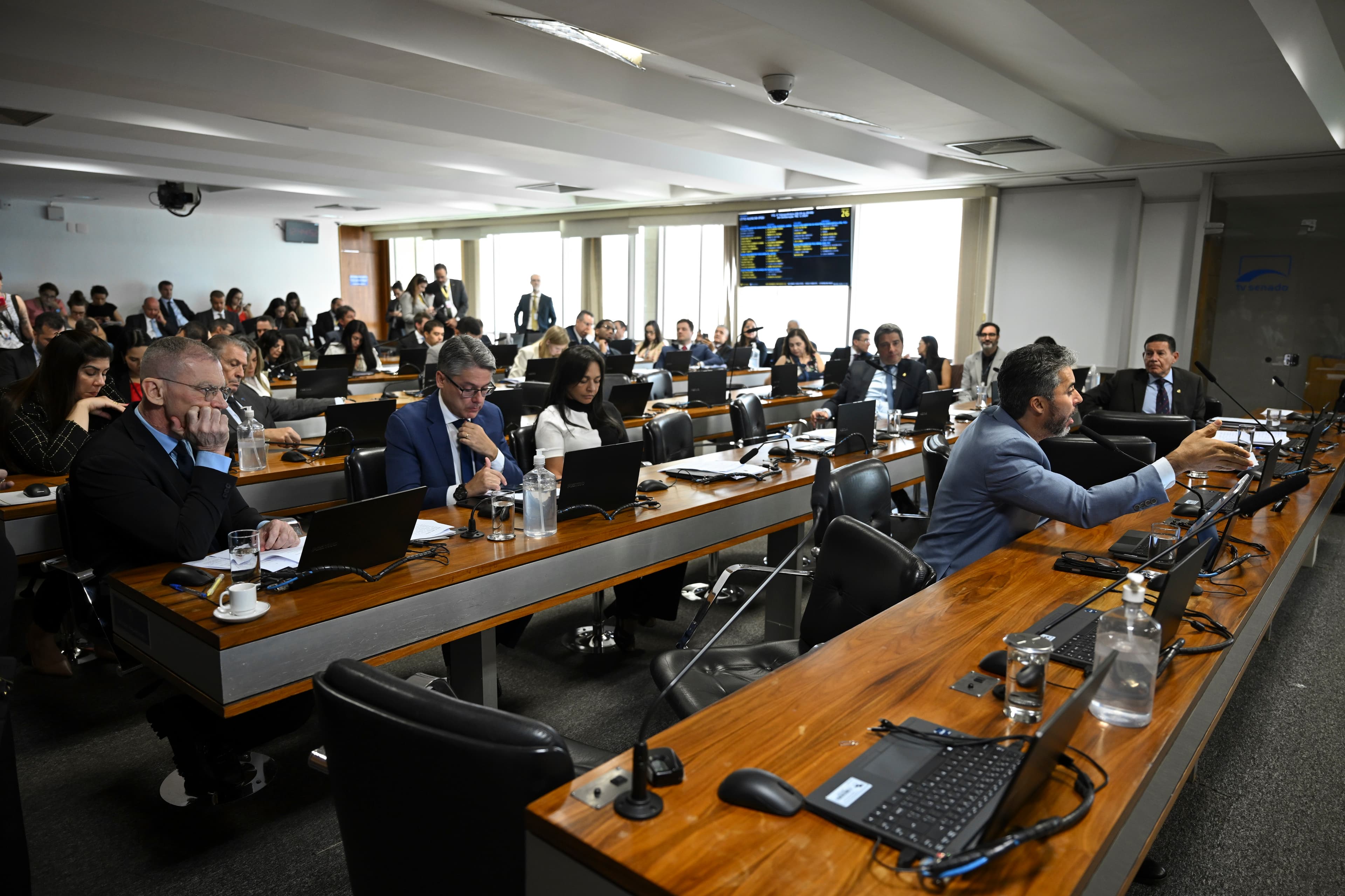 CCJ do Senado aprova PEC que limita responsabilidade de jornais por falas de entrevistados