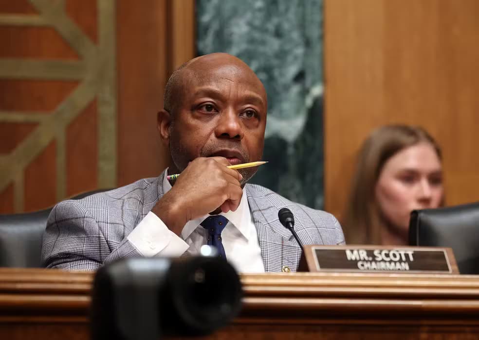 Senador republicano critica vídeo racista publicado por Trump contra os Obamas