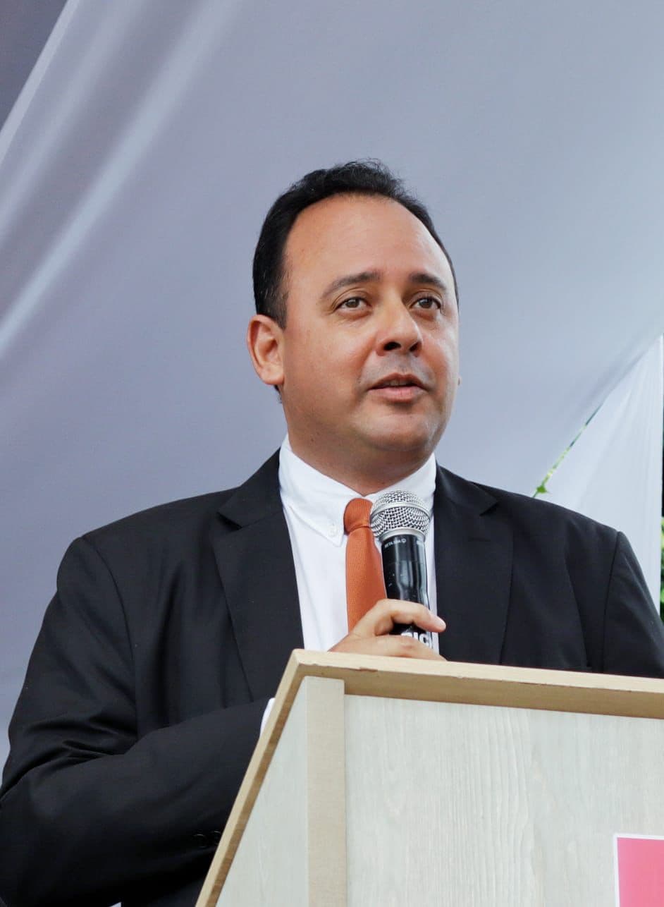 Procurador Adjunto de Arcoverde, Pedro Melchior, recebe o Troféu Leão Dourado por destaque na defesa do municipalismo