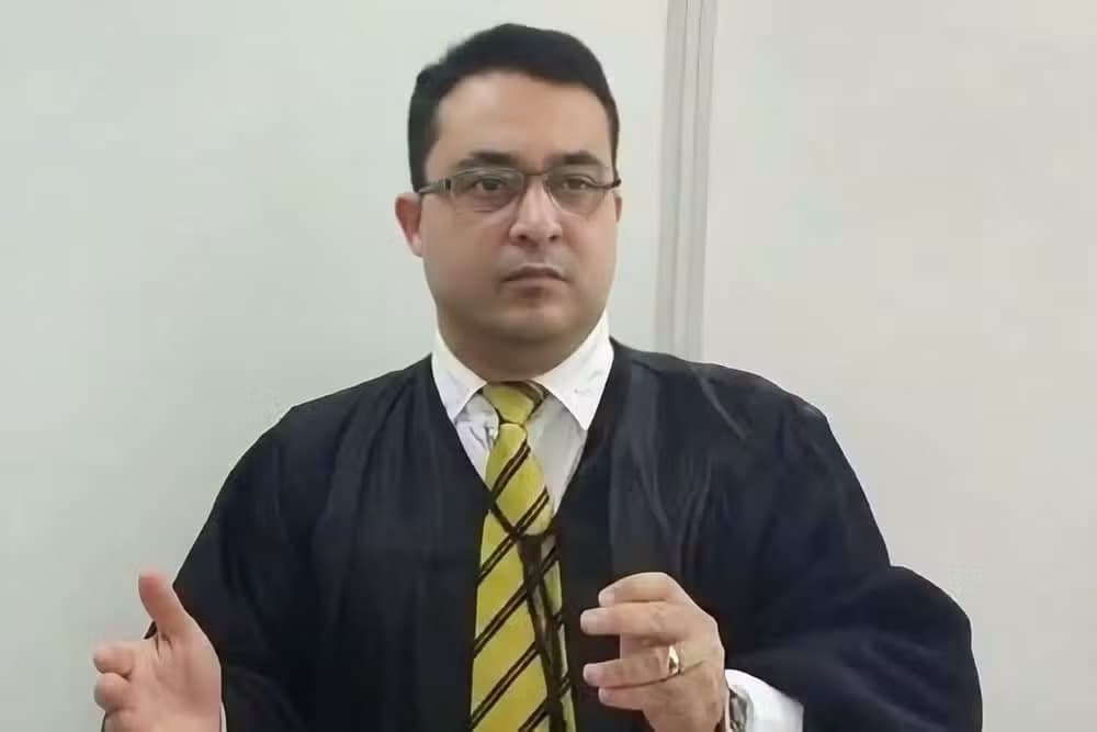 JUIZ CARLOS EDUARDO MATHIAS É BALEADO EM OURICURI; ESPOSA É SUSPEITA DO CRIME