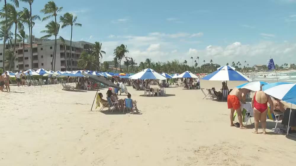 Procon-PE reúne barraqueiros de Ipojuca para definir regras de consumo nas praias