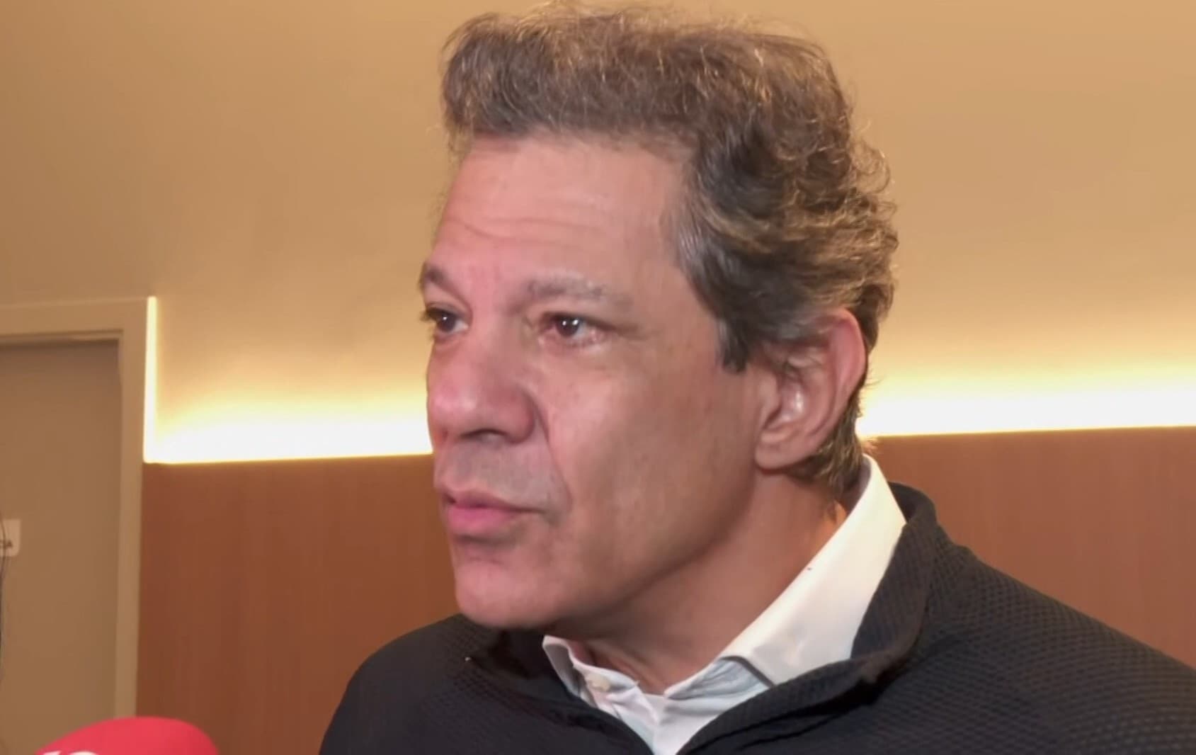 Haddad critica privatização da Sabesp e aponta falta de transparência no processo