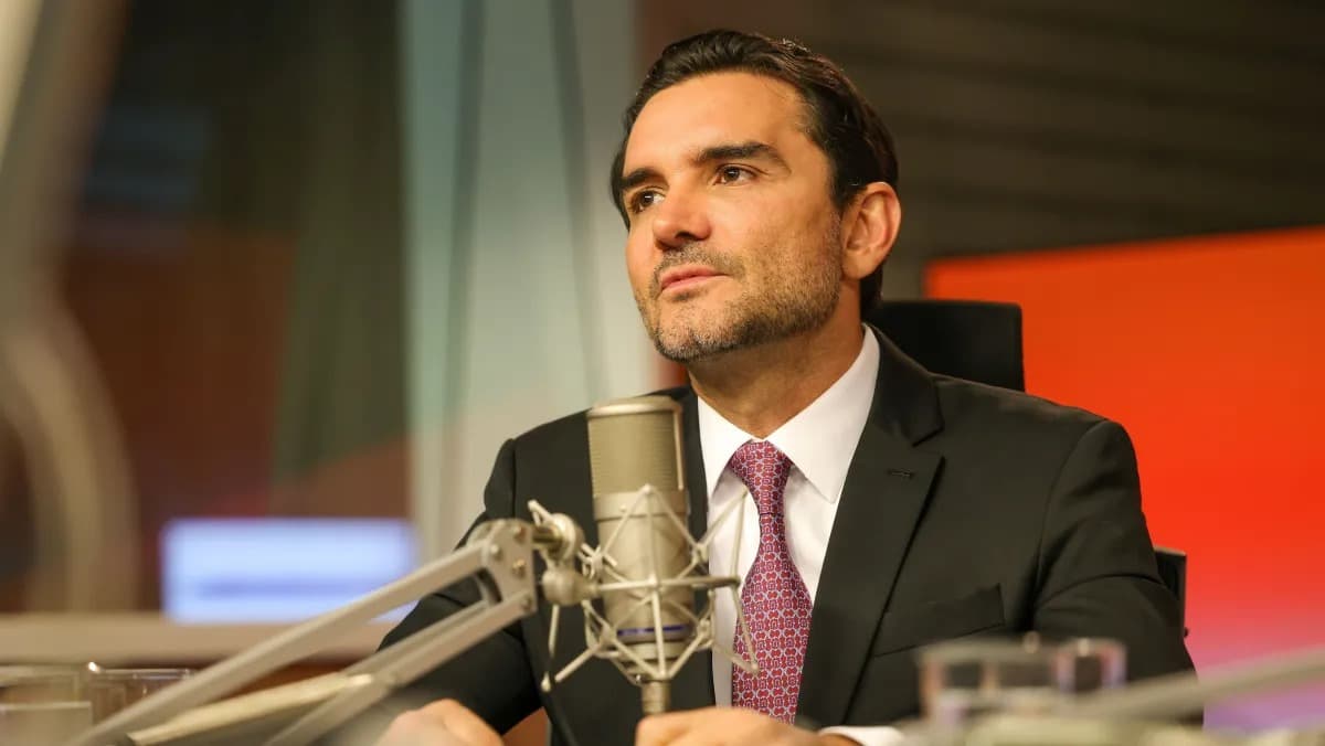 Ministro Celso Sabino diz não ver motivo para expulsão do União Brasil e afirma atuar “de cabeça erguida”