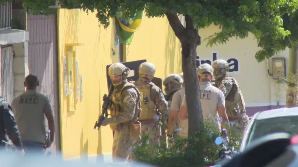 Advogado morre após trocar tiros com policiais durante cumprimento de mandado no Recife