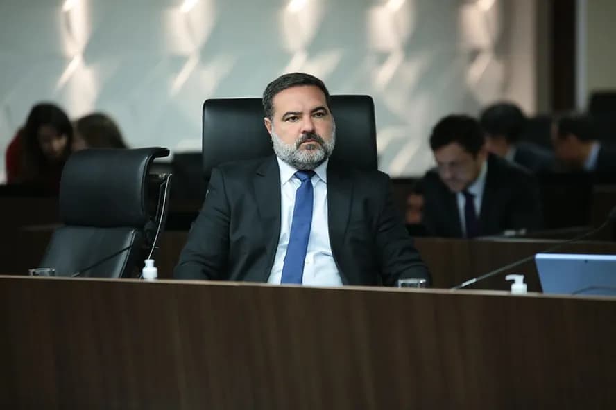 Defesa de Bolsonaro pede autorização ao STF para visita de ministro do TCU