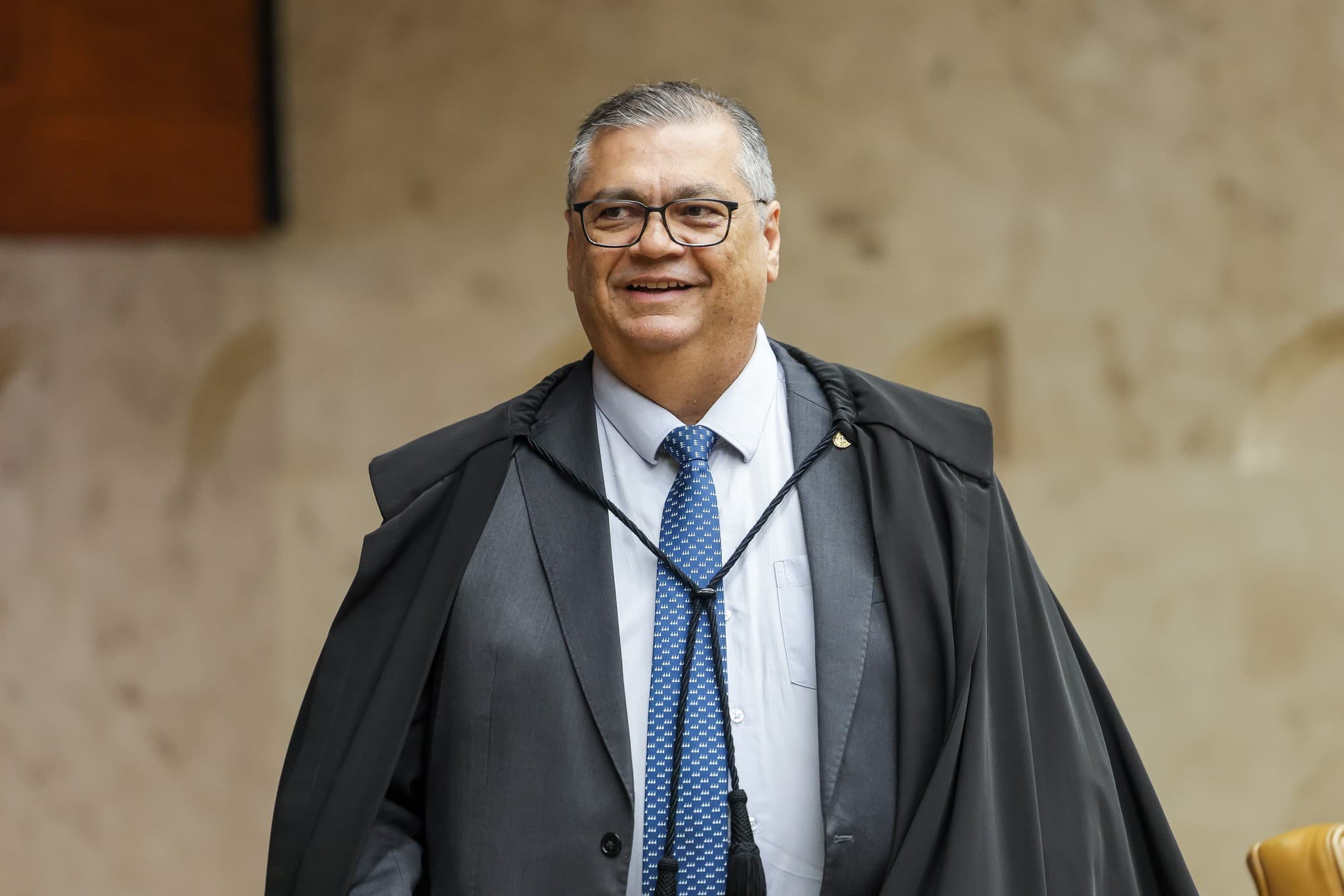 Flávio Dino critica degradação do debate político e mantém remoção de ofensas em vídeo